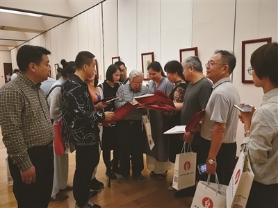贊美祖國(guó)——全國(guó)名家硬筆書法展開幕